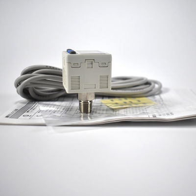 ZSE30A-01-A เครื่องปรับความดันแบบดิจิตอลระยะว่าง SMC ความดันลบออกแบบคู่