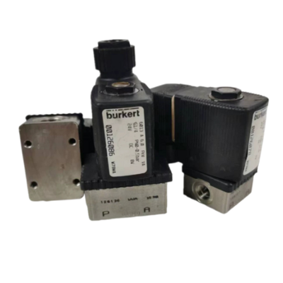 ขนาดประตู 1/4 พนูเมติก Solenoid Valve Plunger การดําเนินงานโดยตรง 24VDC พนูเมติก Voltage Control Valve สําหรับอุปกรณ์พนูเมติก 126086