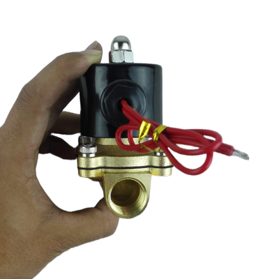 G1/2 Port Size Light Oil Valve with Round Coil Brass Body Material ตัวเลือกที่เหมาะสมสําหรับการกํากับการไหลของน้ํามันที่แม่นยําในอุปกรณ์แปรรูปน้ํามัน