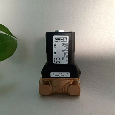 กลมเหลือง Burkert Solenoid Valve 00221603, G1/2 2/2 Way ปิดปกติ, 13 หลุมระบาย, NBR Seal, -10 ~ 80 °C อุณหภูมิการทํางาน, AC24V 8W 0-10 Bar ความดัน