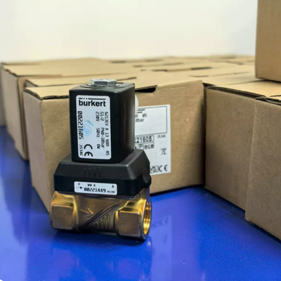 กลมเหลือง Burkert Solenoid Valve 00221603, G1/2 2/2 Way ปิดปกติ, 13 หลุมระบาย, NBR Seal, -10 ~ 80 °C อุณหภูมิการทํางาน, AC24V 8W 0-10 Bar ความดัน