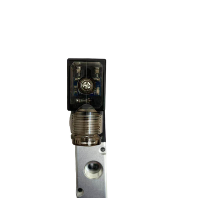 โซลินอยด์วาล์วแบบสปริงคืน Norgren VCB22B417A-AB219J G1/4 AC220V 3/2 NC วาล์วควบคุมทิศทางแบบนิวแมติกสำหรับเครื่องเป่าขึ้นรูป